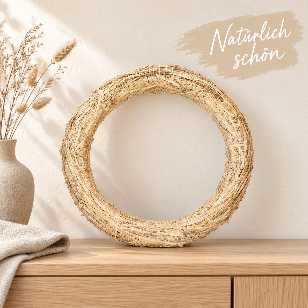 Strohkranz natur, beige, Ø 40 cm, H 7 cm – dekoriert im Wohnraum
