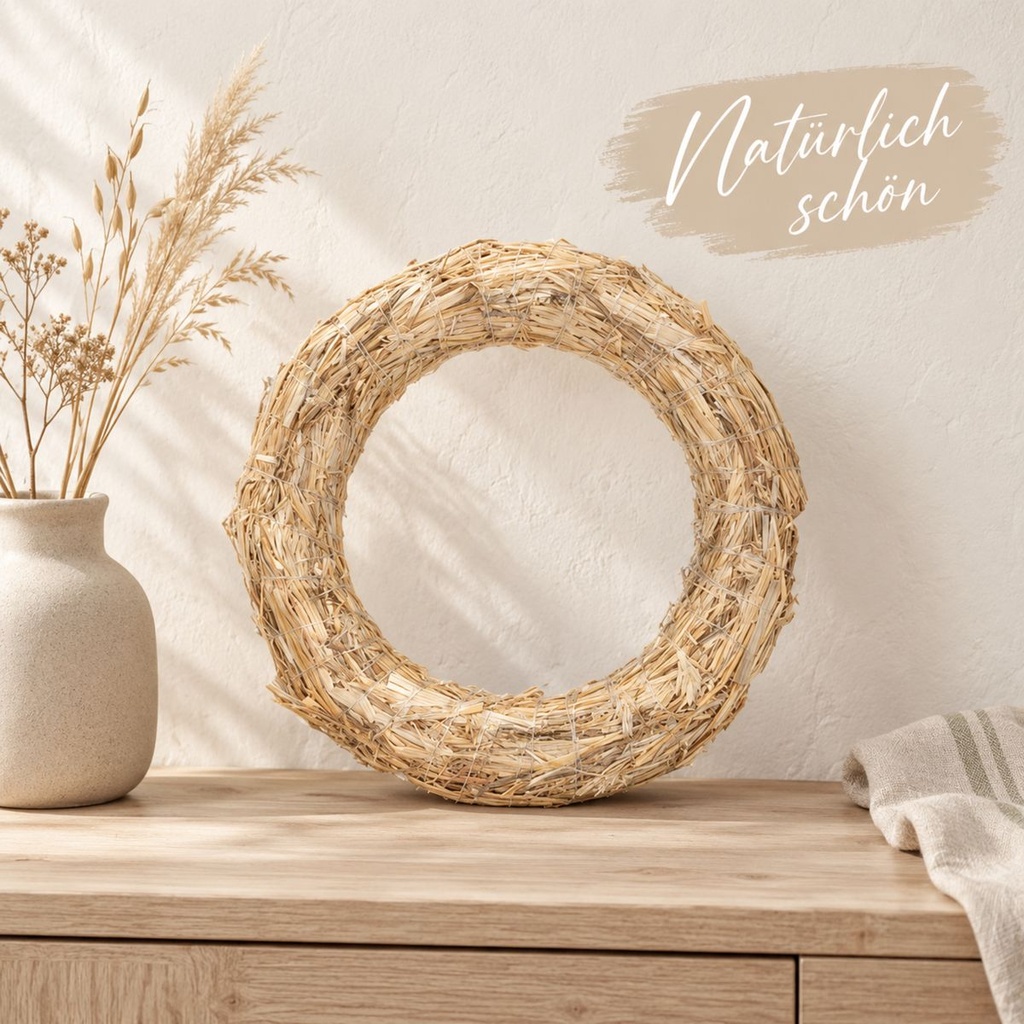 Strohkranz natur, beige, Ø 50 cm, H 7 cm – dekoriert im Wohnraum