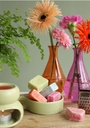 5864-Glasvase-mit-Blumenmuster-----Bunte-Dekovase-aus-Glas-in-8-Farben-waehlbar----9x16-cm-----Blumenvase-mit-Vintage-Flair-fuer-Frischblumen--Trockenblumen-und-als-Kerzenstaender_3.jpg